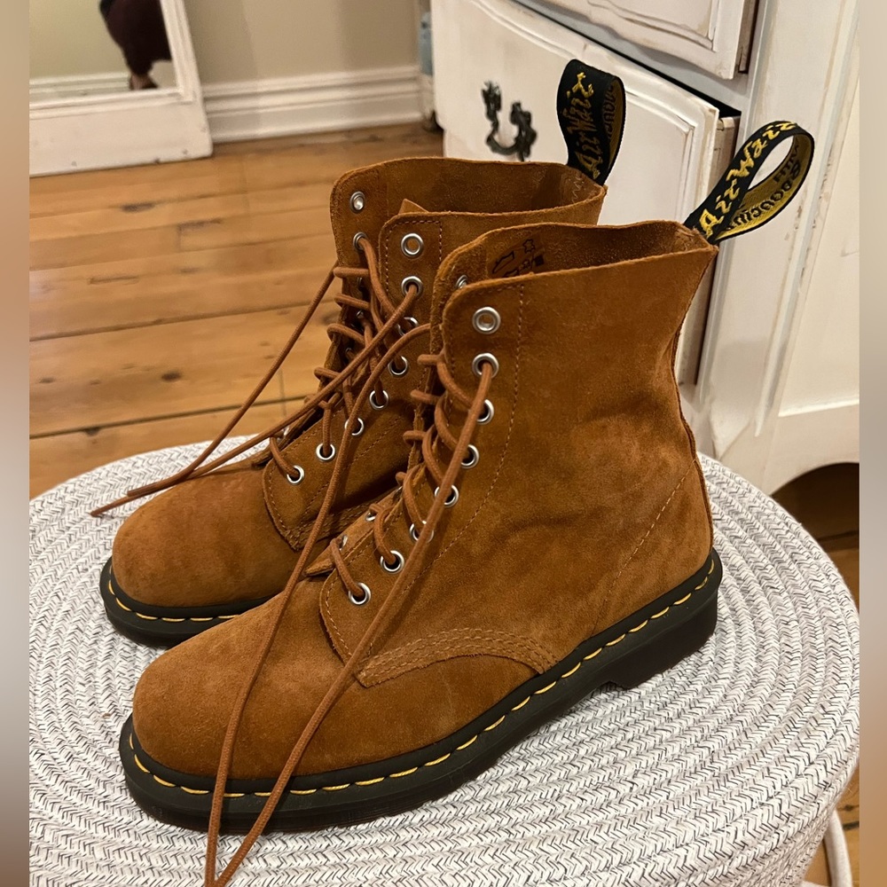 Dr marten boots like new!